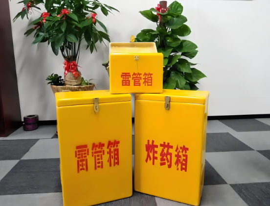 高台玻璃钢炸药箱与普通炸药箱有什么区别？